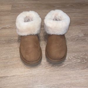 UGG Classic Mini Fluff Boot - Chestnut, Size 6.5